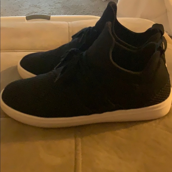 Shoes - Picture 2 of 3